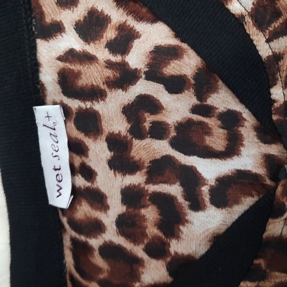 Wet Seal Plus Leopard Bomber Jacket - Picture 3 of 5